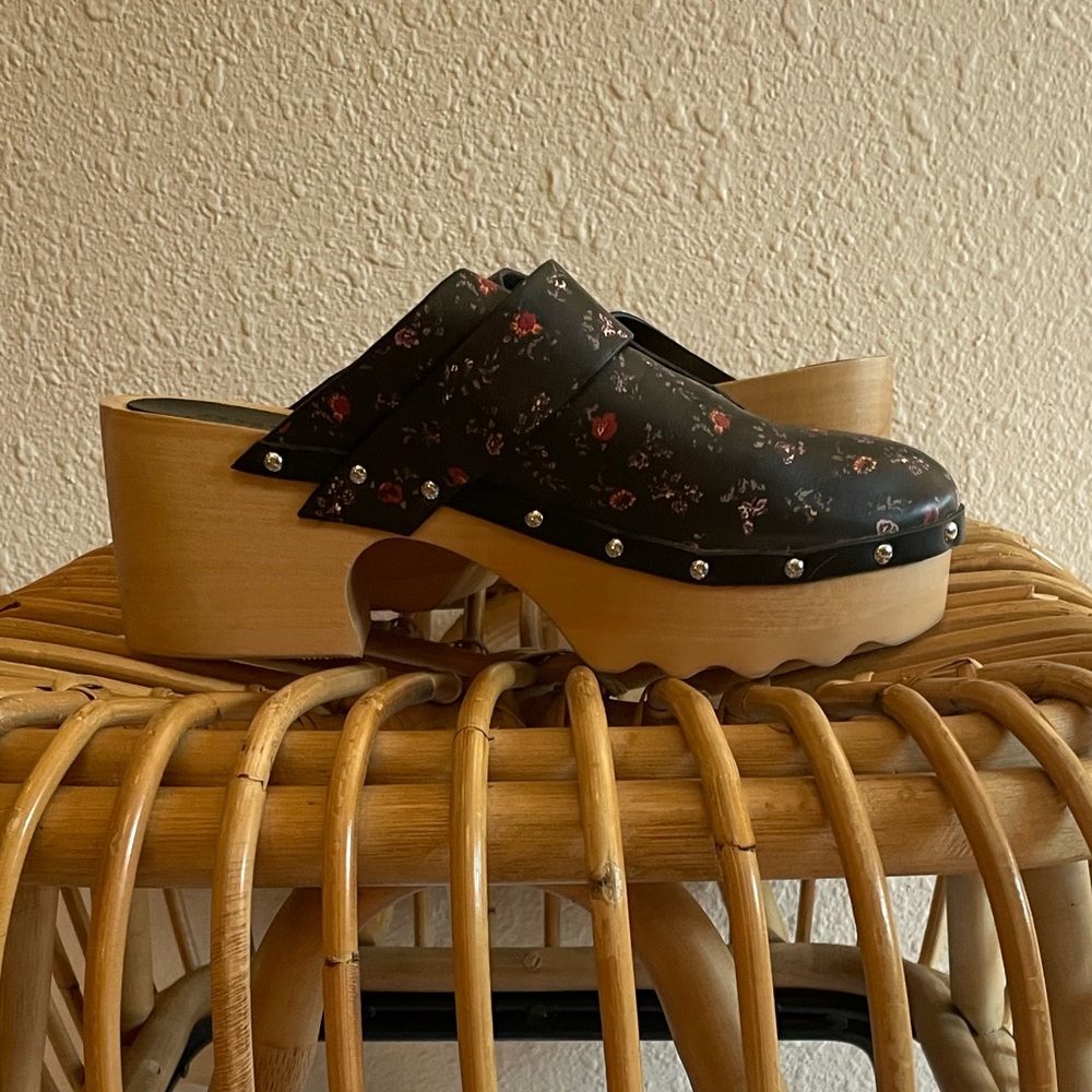 Laura Ashley x Aerosoles floral clogs. Like new. Size 8.